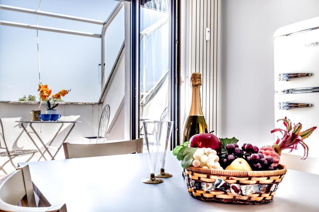 Bbhome Penthouse Bright And Elegant Metro Conca D'Oro Roma Exterior foto